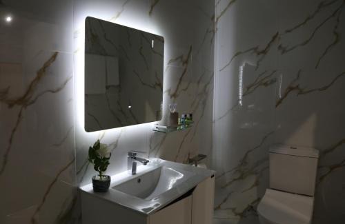 Erebuni Hotel | A e k a HOTEL