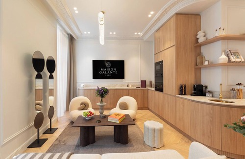 Paris City Center Apartment | A Elegant 2-BR/2BA with Services in Louvre