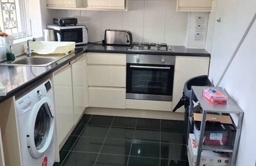 East Walworth House | A fabulous 4-bedroom house with 2parking space.