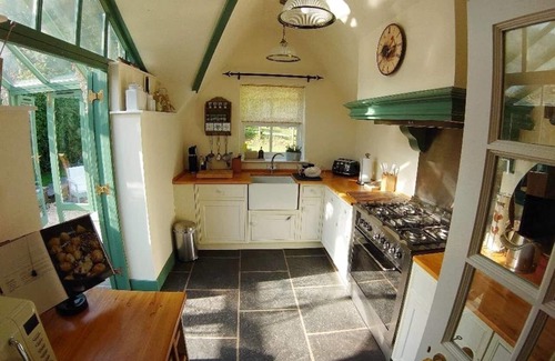 Glen Lyon Cottage | a fairytale thatched highland cottage