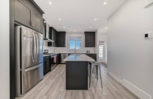 Calgary House | A Family Relaxing Vacation House, 3 bedrooms2.5 bathrooms for up to 8 people