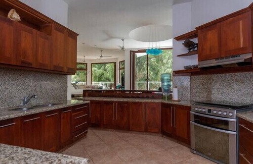 Diamond Point Villa | A few steps from a private beach, surf, luxury, daily housekeeping and jacuzzi