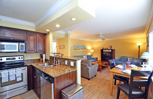Siesta Key Condo | A few steps from the beach with community pool
