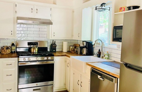 Cedar Glen Ski Chalet | A Forest Getaway, Tri-Level Chalet with fire pit, soaker tub, arcade & privacy