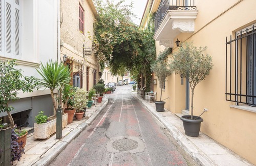 Plaka Villa | A Four bedroom Villa in the famous Plaka Area