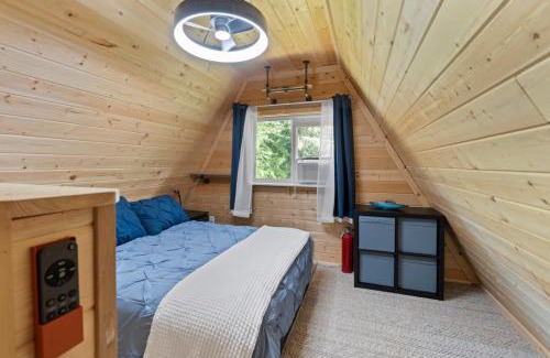 Ashford House | A-Frame At Entrance to Rainier- Hot Tub & WiFi