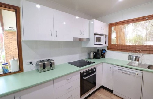 Summerland Point House | A-frame cottage beside beautiful Lake Macquarien