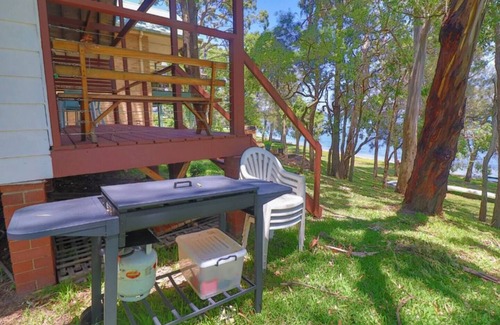 Summerland Point House | A-frame cottage beside beautiful Lake Macquarien