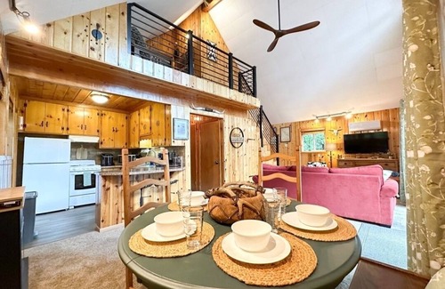 Lakeside Cabin | A-frame in Lakeside - King Bed, gas firepit, fenced yard