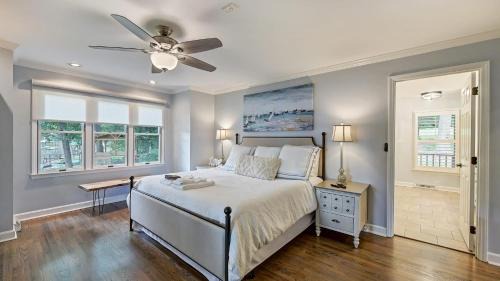 Lake Norman of Catawba House | A Frame of Mind by AvantStay Private Dock View