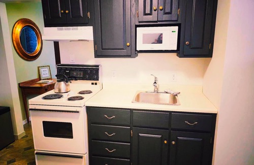 Tillsonburg Apartment | A Generational home that feels likenYour home away from home.