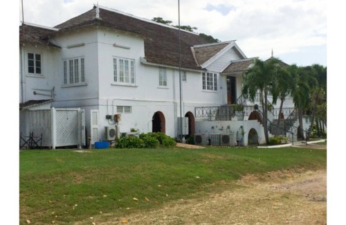 Sandy Bay Villa | A Georgian Style Home Set amid Farmlands on an Acre of Land ; Villa #4