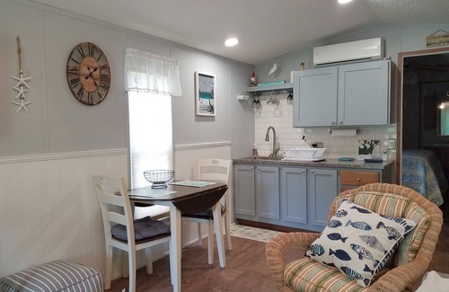 Ocracoke House | A Gnome Home: Convenient to Restaurants and Coffee Shops