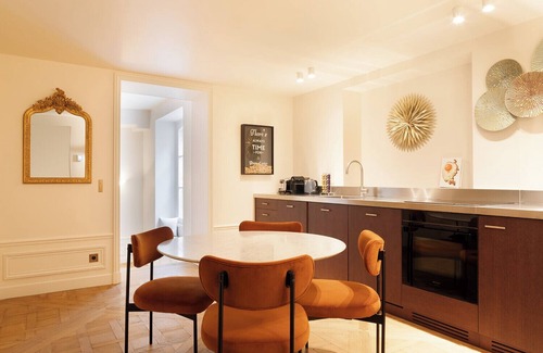 Les Halles Apartment | A Gorgeous 2-BR/2BA with Services in Louvre