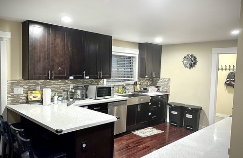 SeaTac House | A gorgeous 4BR/2KingbedsNearAirport/Mall/Downtown