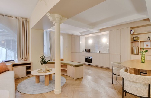 Palais-Royal Apartment | A Gorgeous Serviced 2-BR/2Ba - Place Vendôme