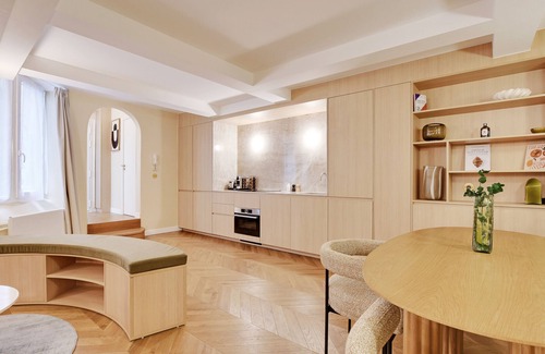 Palais-Royal Apartment | A Gorgeous Serviced 2-BR/2Ba - Place Vendôme