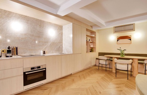Palais-Royal Apartment | A Gorgeous Serviced 2-BR/2Ba - Place Vendôme