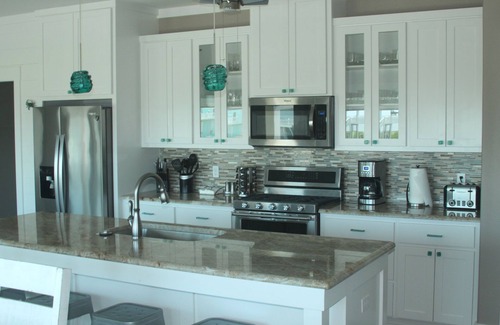 Port Bolivar House | A Great Getaway, 5⭐️, 2nd Row Home w/Great Views & Many Amenities."