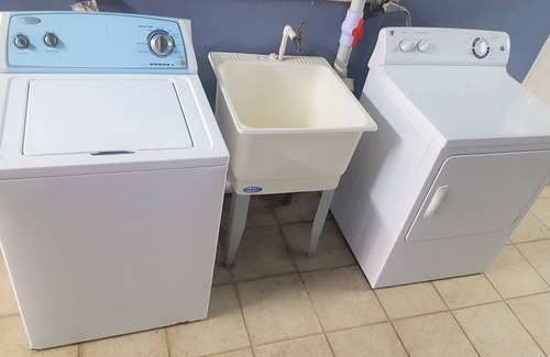 Longdenville Apartment | A GREAT PLACE TO STAY, AT A GREAT PRICE-3 BEDROOM