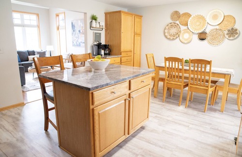 Grimes House | A Grimes Family Getaway near Des Moines with Seasonal Swimming Pool Sleeps 12
