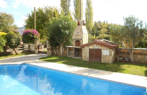 Dalyan City Center Apartment | A Ground Floor Apartment With Shared Pool In Well Tended Grounds