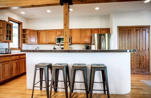 Eagle-Vail House | A Guest Favorite: Spacious 5BR Home with Hot Tub - Escape to the Mountains this Season or Plan Ahead