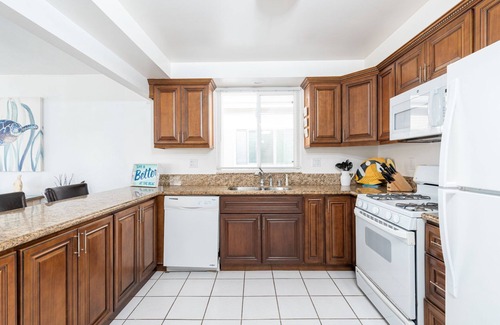West Newport Condo | A Guest Favorite! | Fabulously Situated | 1 House from the Beach! | Comfy & Hyper Clean