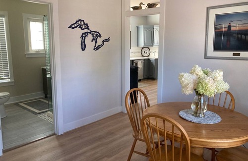 Boyne City House | A haven of comfort and style!