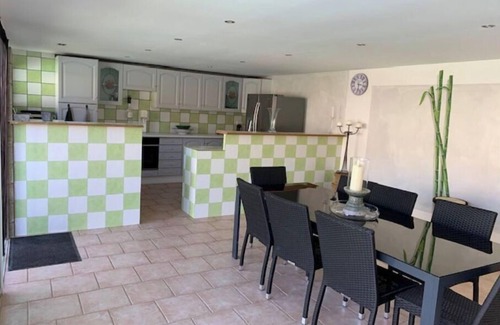 Clermont-l'Herault Apartment | A haven of peace between land and sea