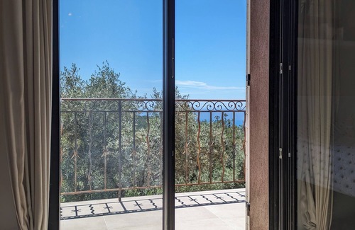 Ceyreste Villa | A haven of peace between sea and pine forest