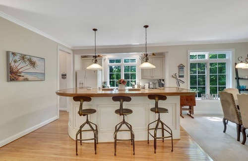 Charlevoix House | A Hidden Sanctuary in Chx | 1 mile to Downtown | Sleeps 6 | 2 Master Suites