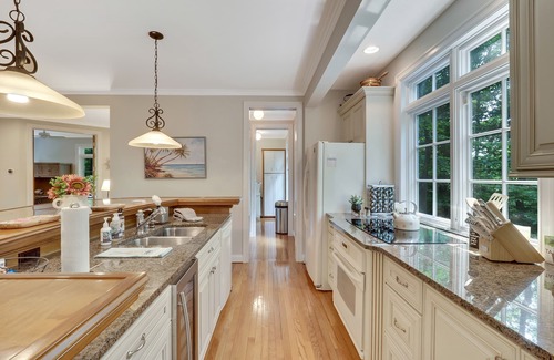 Charlevoix House | A Hidden Sanctuary in Chx | 1 mile to Downtown | Sleeps 6 | 2 Master Suites