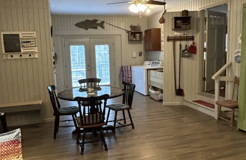 Hiawassee Cabin | A Hiker's Paradise Private Cabin on Small, Rushing Stream Near A/T-