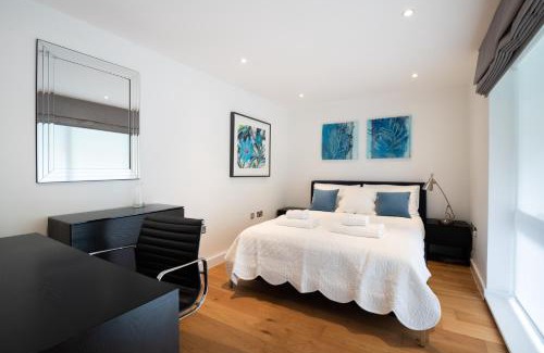 Queen's Park Apartment | A Hint of Pink