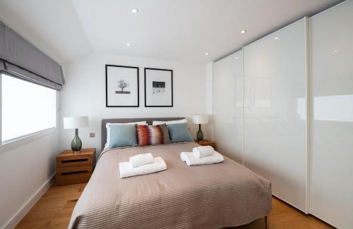 Queen's Park Apartment | A Hint of Pink