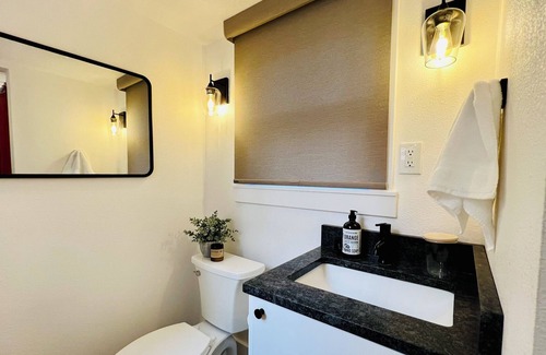 Sisters Cottage | A Historic Inn, right in Downtown Sisters!The whole town at your doorstep
