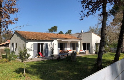 Ronce-les-Bains Villa | A holiday home renovated in 2010 close to the Oleron Island with top services