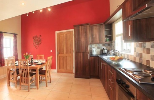 Dungarvan House | A holiday home that sleeps 6 guests in 3 bedrooms