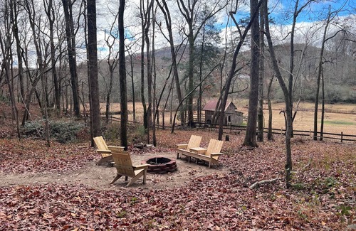 Helen Cabin | A Holler From Helen Cabin ~ Just 5 Miles to Downtown Helen! Bring Your Dog too!