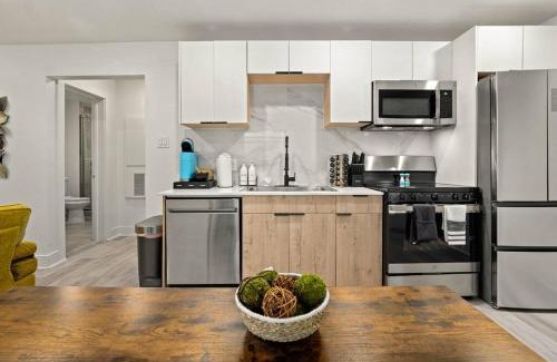 Peak's Suburban Addition Apartment | "A Home 4 All" X Lots of Goodies X Free Parking
