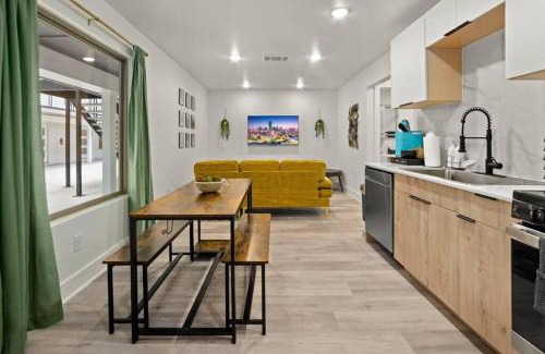 Peak's Suburban Addition Apartment | "A Home 4 All" X Lots of Goodies X Free Parking