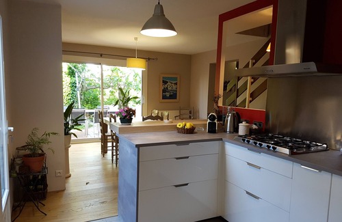 Est House | a house, a garden, a swimming pool, calm: guaranteed rest