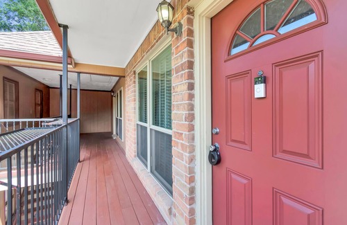Neartown Apartment | A JassyStay/Med-Center/Spacious 1bd/FREE Parking