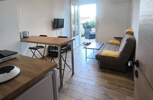 Saint-Medard-en-Jalles House | A.Karibu gîte near town center, 25min from Bordeaux and 45 from the ocean