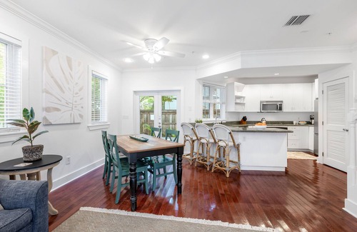 Old Town House | A KEY ESCAPE ~ 3 Bedroom, 2.5 Bathroom Home in Old Town/Private Heated Pool!