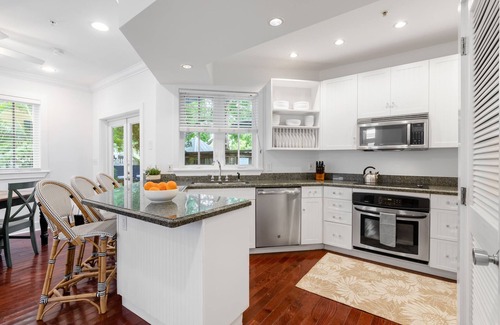 Old Town House | A KEY ESCAPE ~ 3 Bedroom, 2.5 Bathroom Home in Old Town/Private Heated Pool!