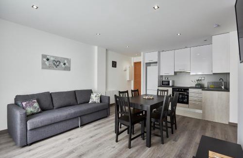 Le Pin Apartment | A L'Ombre du Pin "2" - Family T3 near Disneyland and Paris, 1-6 Guests