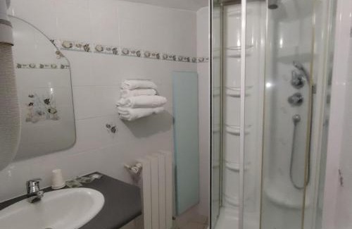 La Souterraine Hotel | A La Porte Saint Jean