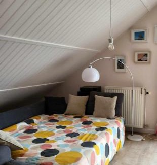 Falmagne Apartment | A la salle de jeux et son jardin autour de la cabane verte